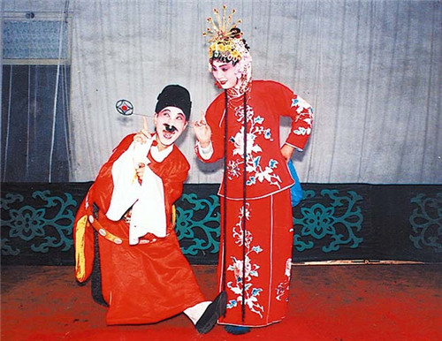 民歌戏曲 罗罗腔是一个古老的地方剧种,流传于山西省北部的灵丘县